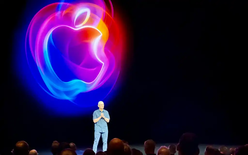 Tim Cook saat memimpin presentasi produk Apple