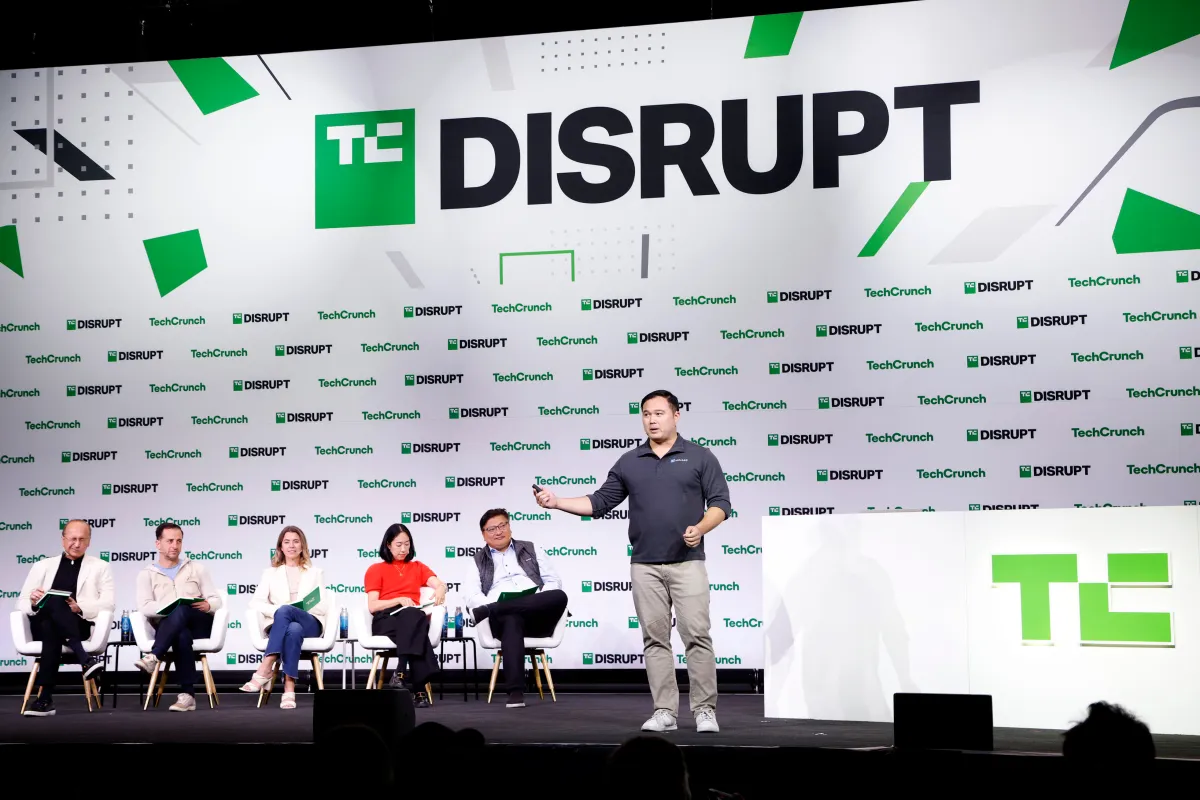 Suasana kegiatan konferensi teknologi TechCrunch Disrupt di San Francisco