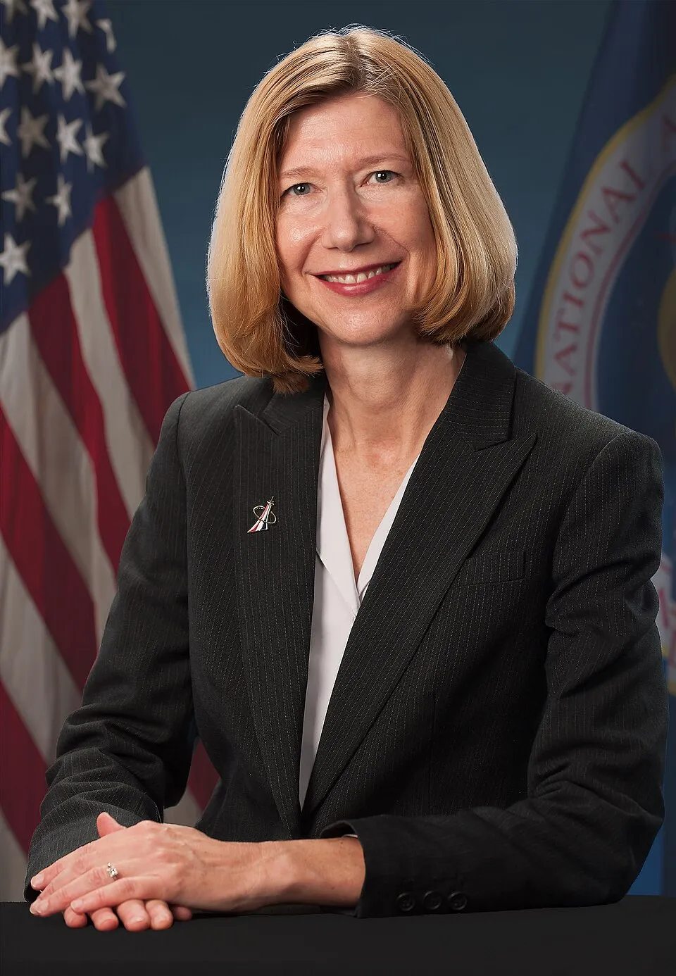 Gwynne Shotwell President dan COO SpaceX saat memberikan pemaparan