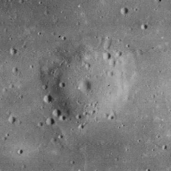 Kenampakan lunar dome atau kubah vulkanik di permukaan Bulan