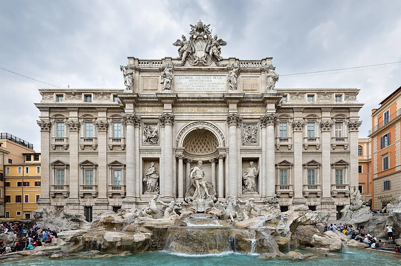 Pemandangan arsitektur bersejarah di pusat Kota Roma Italia